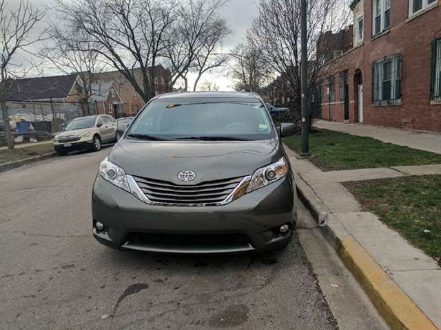 2013 Toyota Sienna XLE 7-Passenger Auto Access Seat 4dr Mini-Van